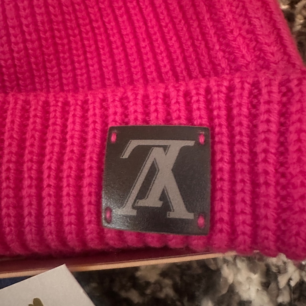 Louis Vuitton
Upside-Down Logo Wool Knit Beanie - Picture 8 of 15